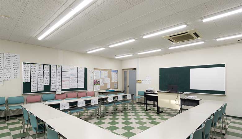 Lớp học tại Học viện ngôn ngữ Kyoshin ở Kukuoka