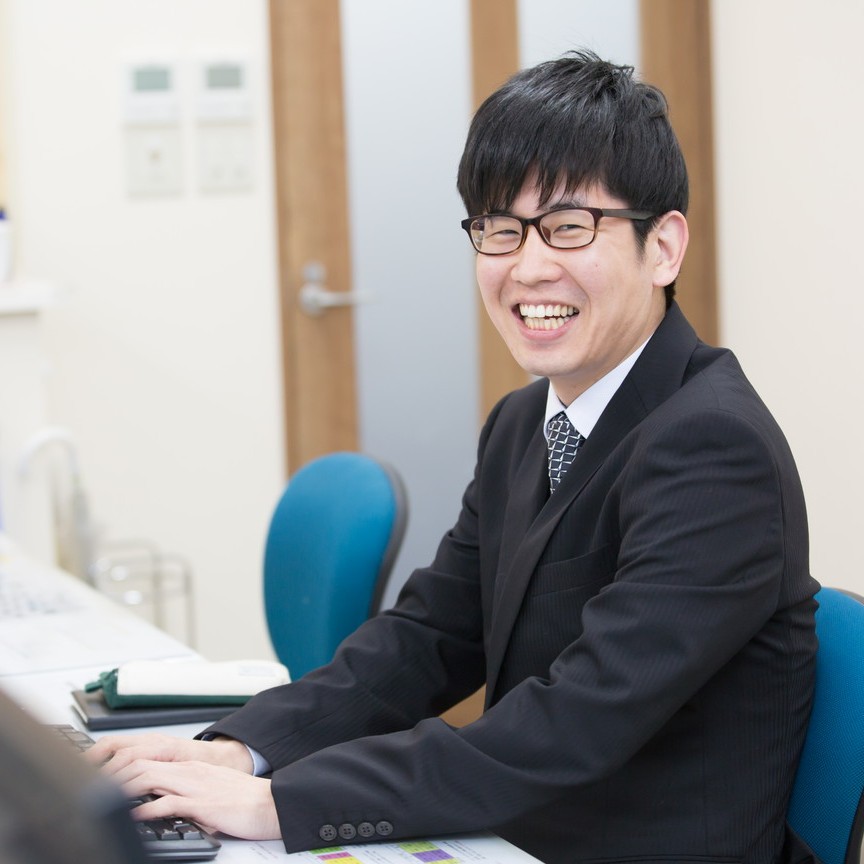 Tomohiro Manabe　　Office Manager